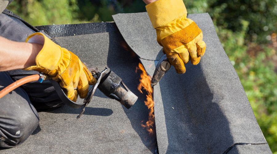 Professional gutter cleaning in Weyanoke, LA
